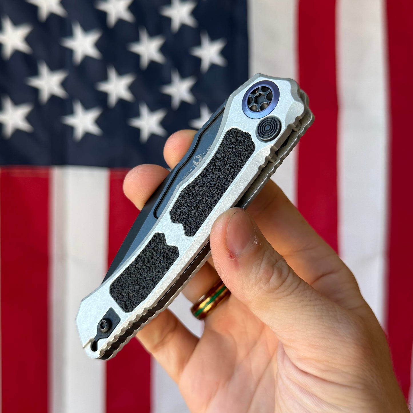 The Back Door: Heretic Knives Wraith V4 SE Auto Knife – 3.7” MagnaCut Blade, Blizzard Chassis, Battleworn Black – Made in USA (Demo)