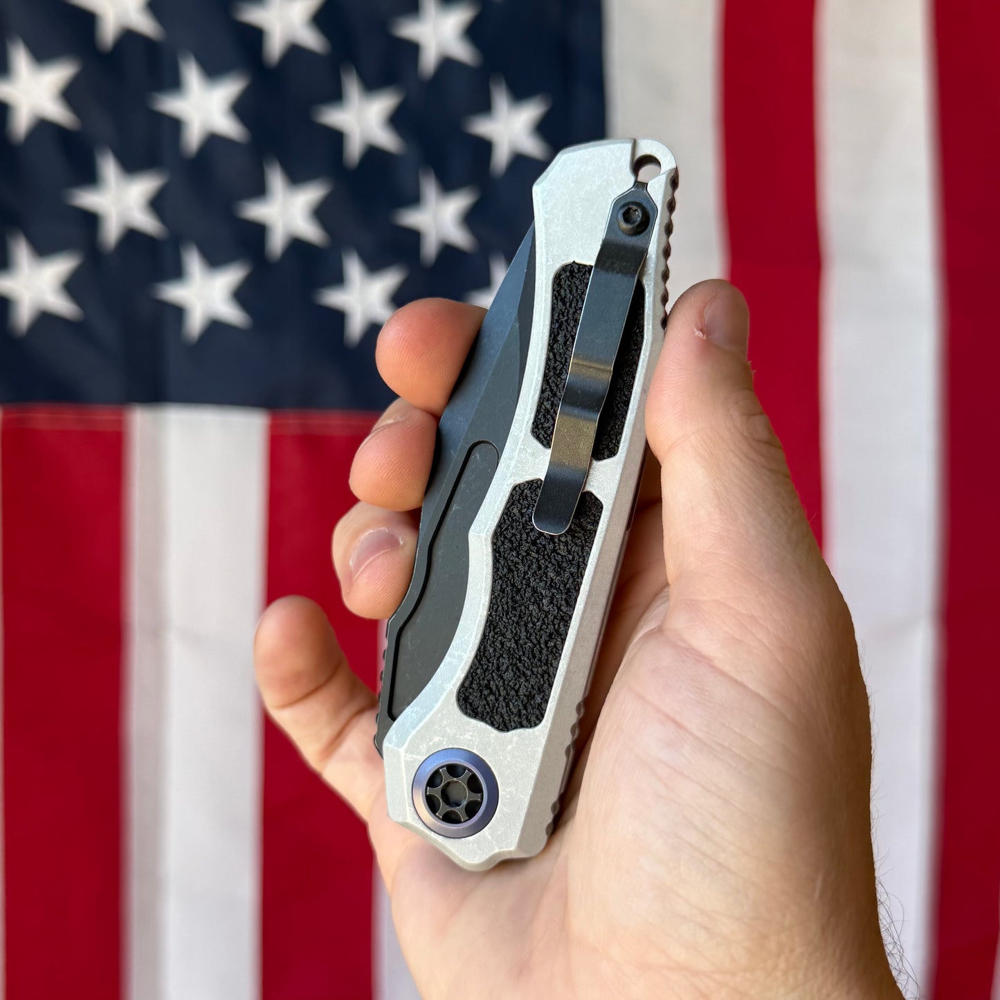 The Back Door: Heretic Knives Wraith V4 SE Auto Knife – 3.7” MagnaCut Blade, Blizzard Chassis, Battleworn Black – Made in USA (Demo)