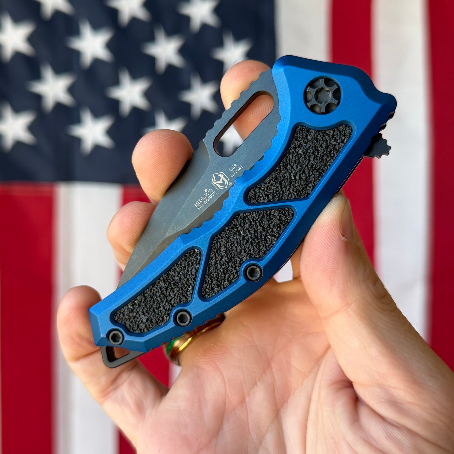 The Back Door: Heretic Medusa Manual TE DLC Blue Tactical, 3″ MagnaCut Tanto Blade, Made in USA (H009-6A-BLU) (Demo)