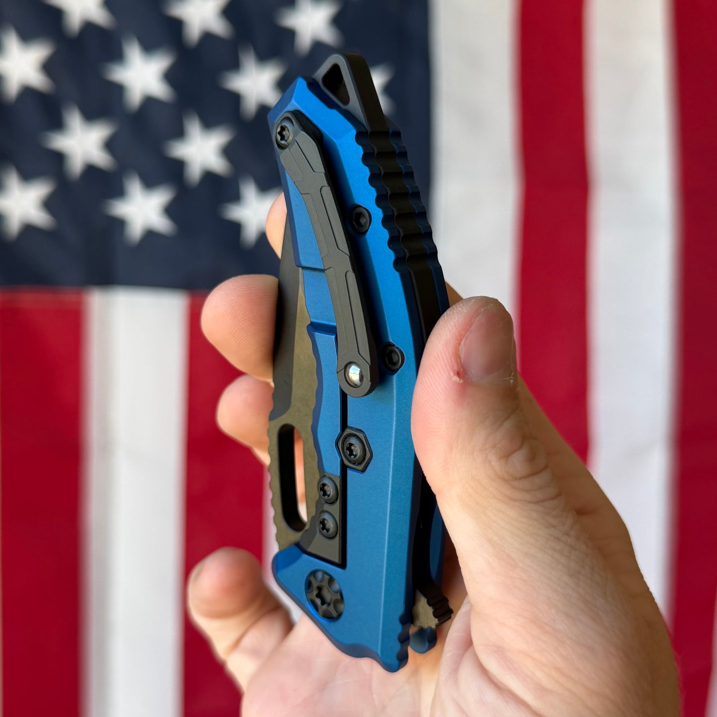 The Back Door: Heretic Medusa Manual TE DLC Blue Tactical, 3″ MagnaCut Tanto Blade, Made in USA (H009-6A-BLU) (Demo)