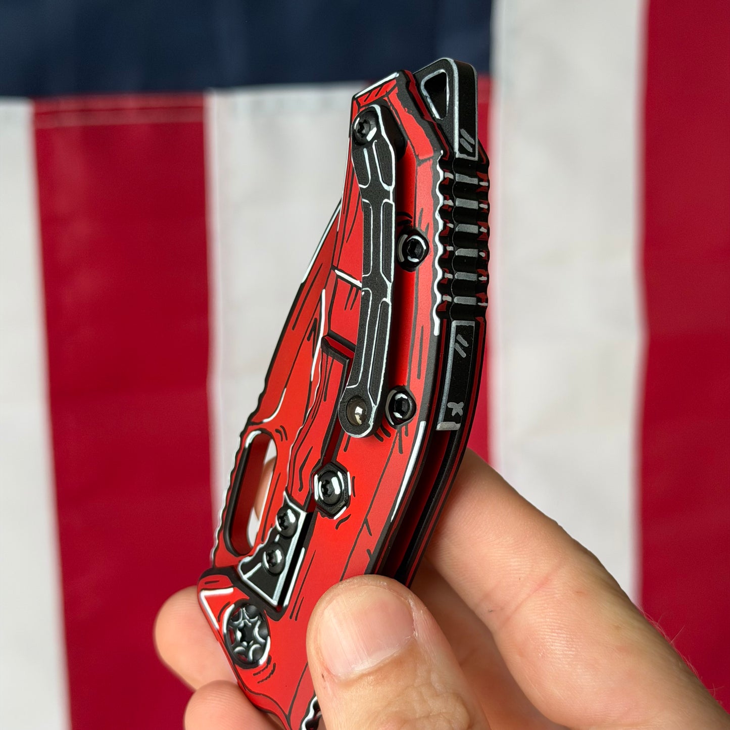 Heretic Medusa Manual 3.25" Tanto – Red Cel Shade, MagnaCut, Frame Lock – Made in USA (H009-CS-RD)
