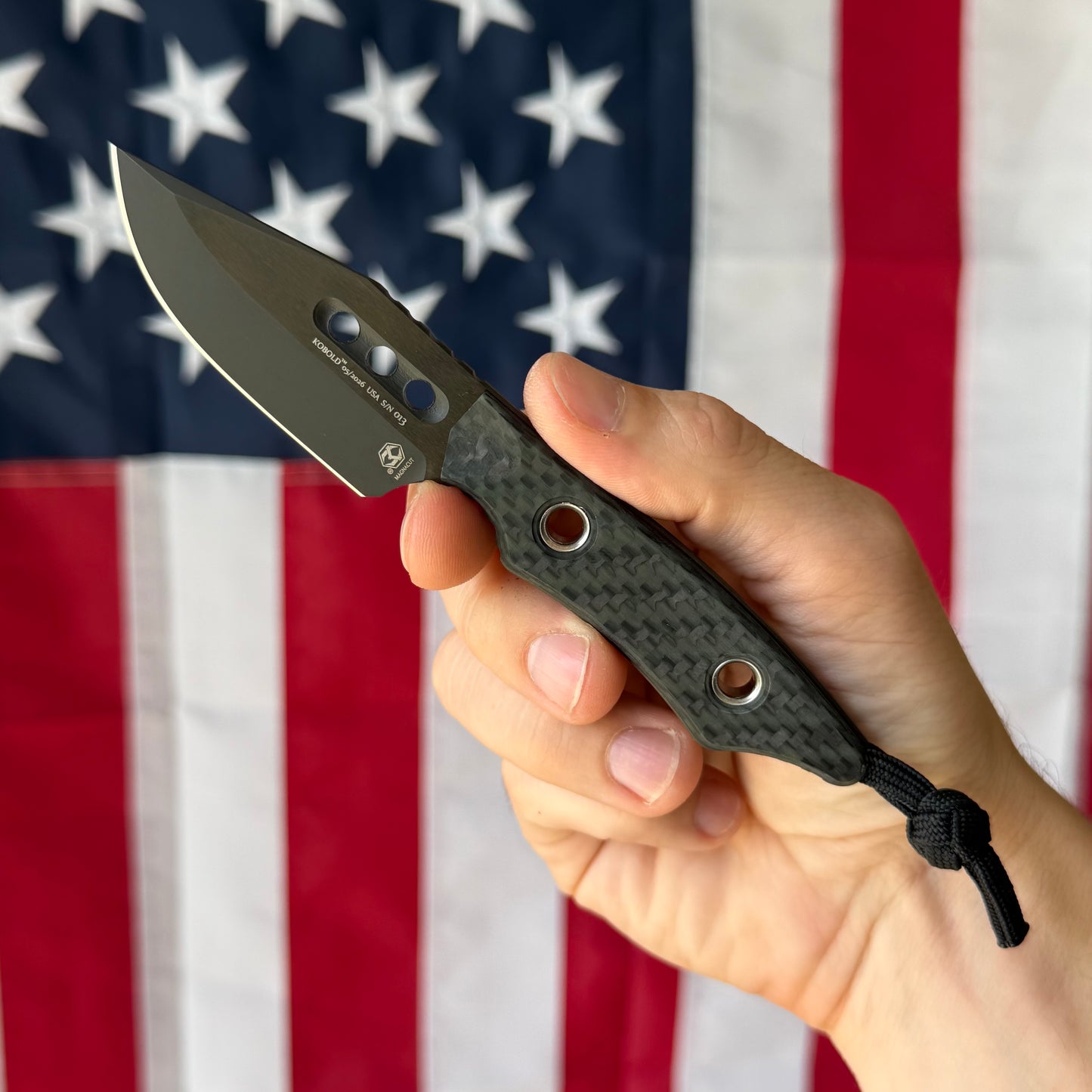 Heretic Kobold Bowie 2.56" Fixed Blade – DLC Black MagnaCut, Glow Carbon Fiber – Made in USA (H065-6A-GLOCF)