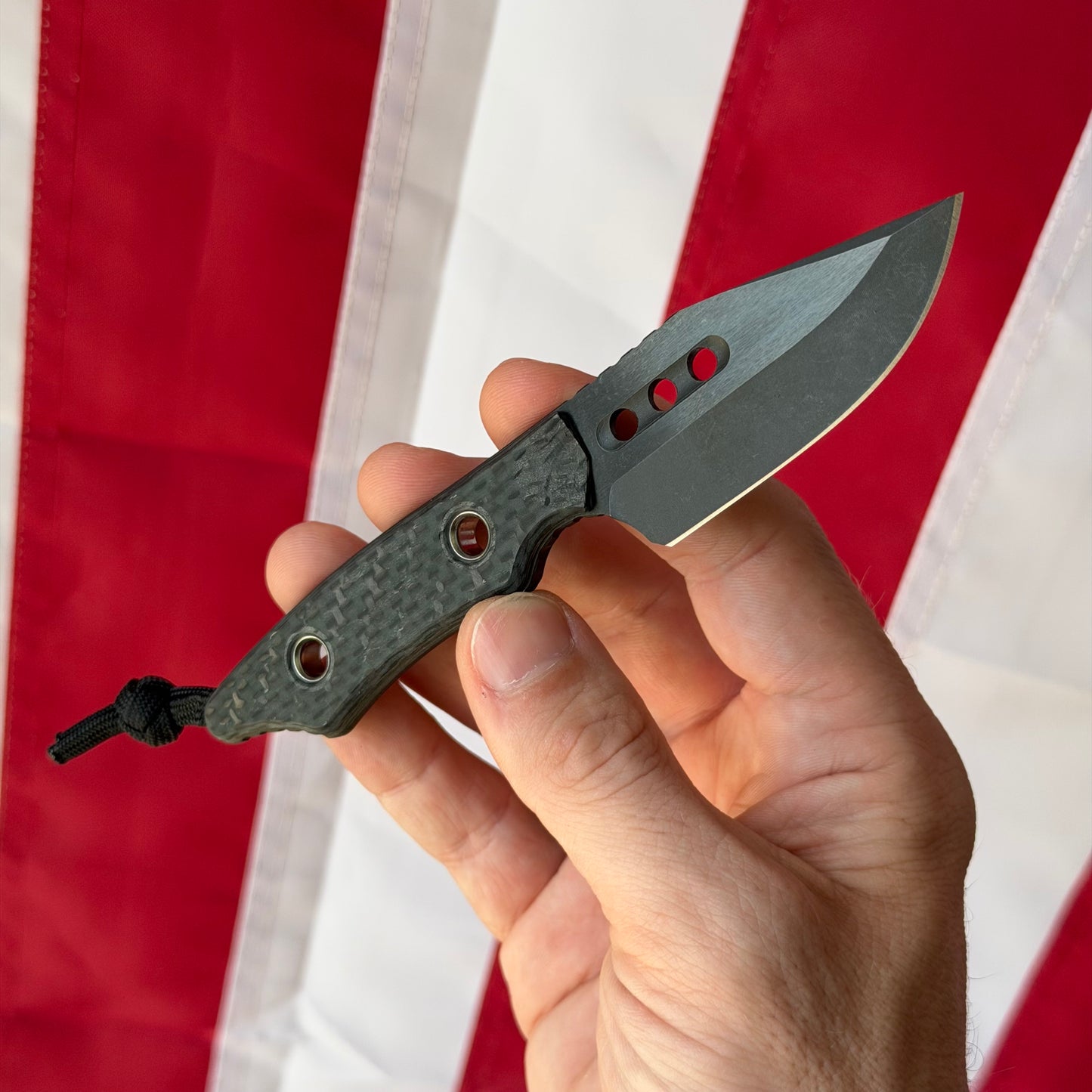 Heretic Kobold Bowie 2.56" Fixed Blade – DLC Black MagnaCut, Glow Carbon Fiber – Made in USA (H065-6A-GLOCF)