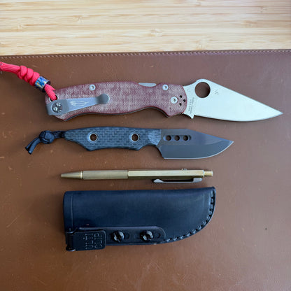 Heretic Kobold Bowie 2.56" Fixed Blade – DLC Black MagnaCut, Glow Carbon Fiber – Made in USA (H065-6A-GLOCF)