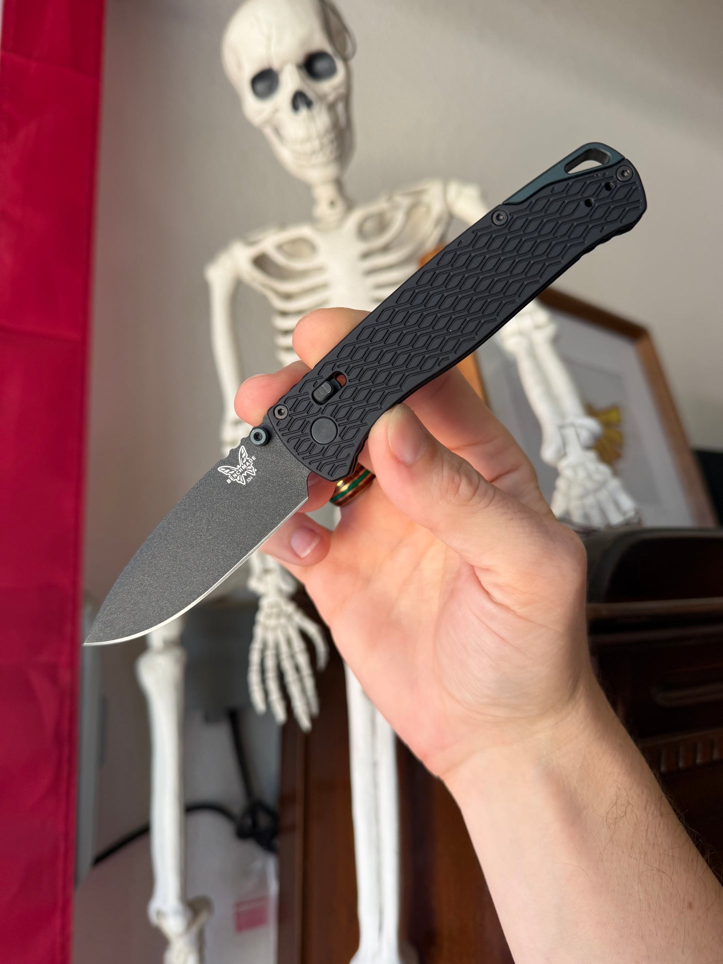 Benchmade Bugout Vapyr 3.25" AXIS Lock – Black Aluminum, MagnaCut Black Cerakote, Taiga Green Accents – Made in USA (534BK)