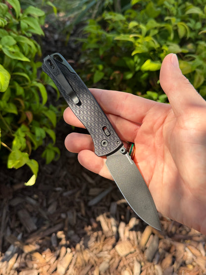 Benchmade Bugout Vapyr 3.25" AXIS Lock – Black Aluminum, MagnaCut Black Cerakote, Taiga Green Accents – Made in USA (534BK)