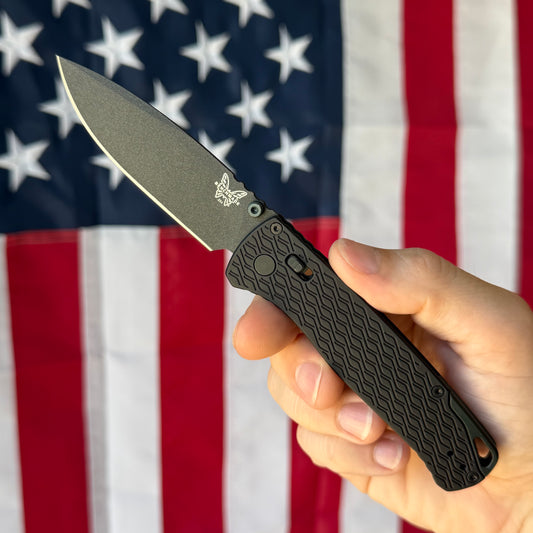 Benchmade Bugout Vapyr 3.25" AXIS Lock – Black Aluminum, MagnaCut Black Cerakote, Taiga Green Accents – Made in USA (534BK)