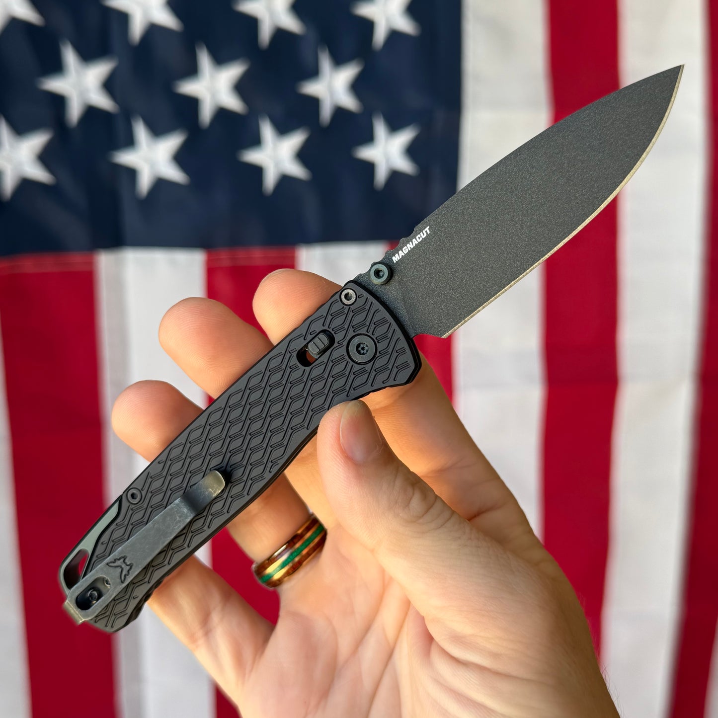 Benchmade Bugout Vapyr 3.25" AXIS Lock – Black Aluminum, MagnaCut Black Cerakote, Taiga Green Accents – Made in USA (534BK)