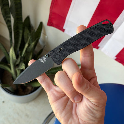 Benchmade Bugout Vapyr 3.25" AXIS Lock – Black Aluminum, MagnaCut Black Cerakote, Taiga Green Accents – Made in USA (534BK)