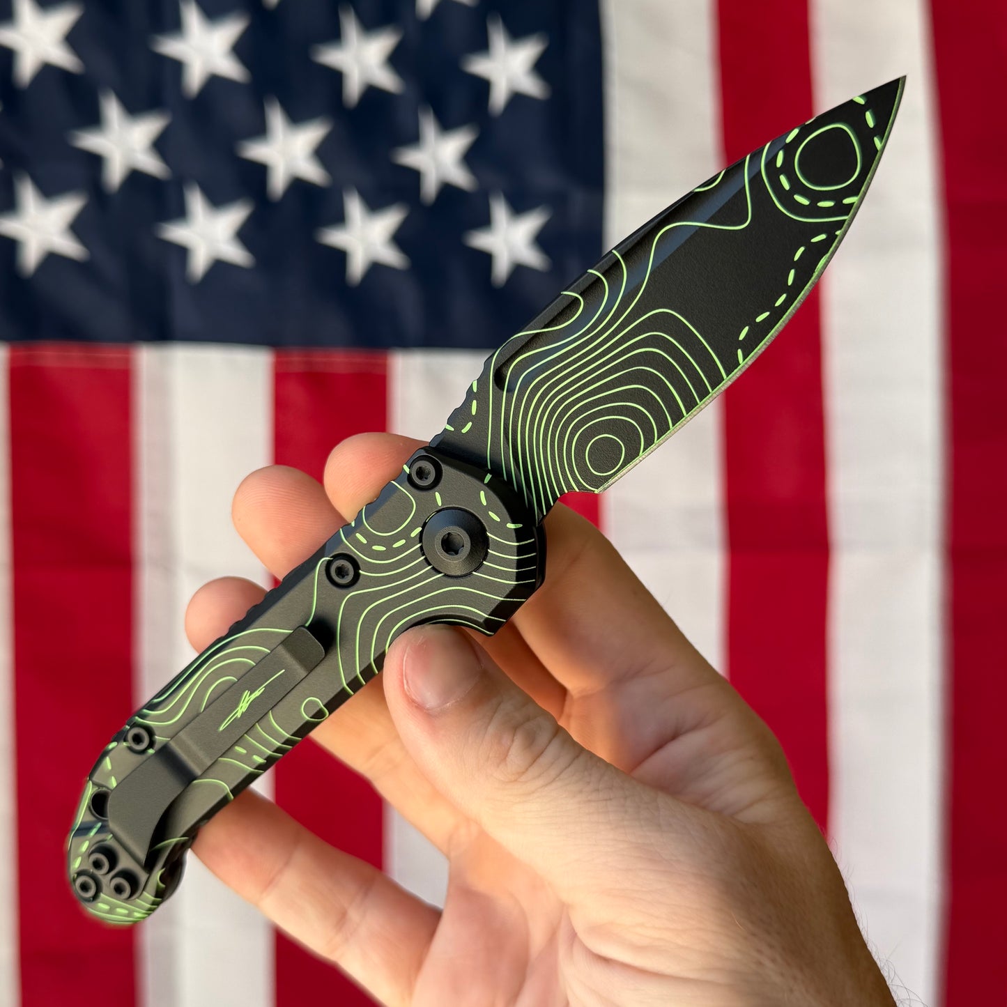 Microtech LUDT Gen III 3.5" OTS – Topographic Black/Green, M390MK – Made in USA (1135S-1TPBKPGCS)
