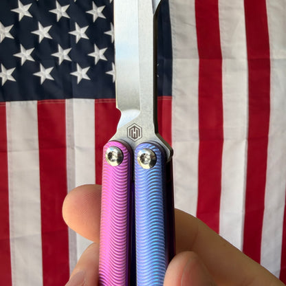 MachineWise Tottori 4.5" Balisong – Blue & Pink Two-Tone Titanium, Wave Pattern, S35VN – Serial 263 – BSA26 – Made in USA