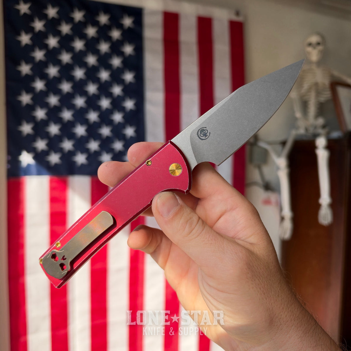 Pro-Tech Scapegoat Fullsize Auto, Ramon Chavez Design, Battleworn Red Aluminum, Stonewash MagnaCut, Gold PVD, CCKS Fall 2026 - Made in USA (CCKSF26.ScapegoatF.1)