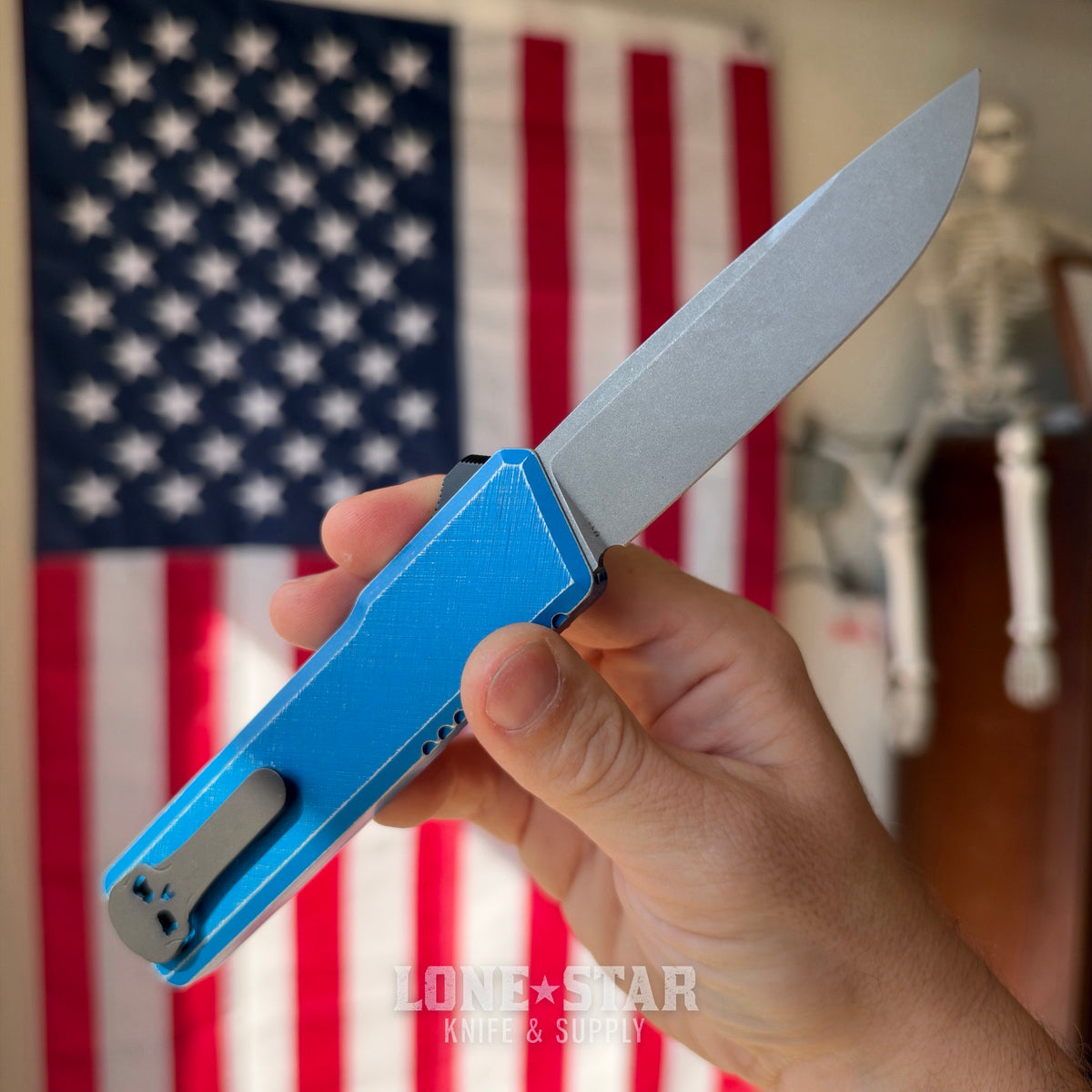 Chaves Dissident OTF Auto, M390 Drop Point, CCKS Blue Anodized, Gulf Carbon Fiber Inlay, Black PVD Titanium Hardware - Made in USA (CHAVES-DISSIDENT-CCKS-GULF-DP)
