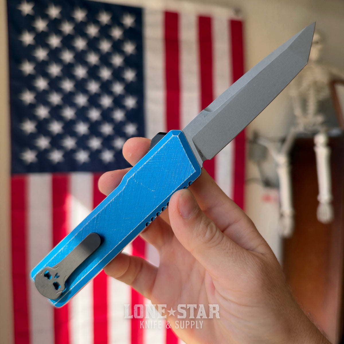 Chaves Dissident OTF Auto, M390 Tanto, CCKS Blue Anodized, Bolts Carbon Fiber Inlay, Black PVD Titanium Hardware - Made in USA (CHAVES-DISSIDENT-CCKS-BOLTS-TANTO)