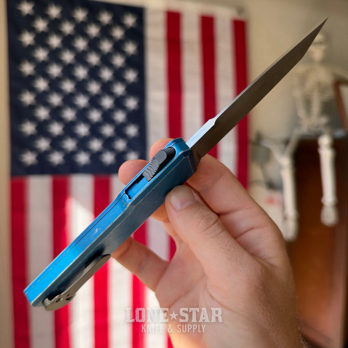Chaves Dissident OTF Auto, M390 Tanto, CCKS Blue Anodized, Bolts Carbon Fiber Inlay, Black PVD Titanium Hardware - Made in USA (CHAVES-DISSIDENT-CCKS-BOLTS-TANTO)