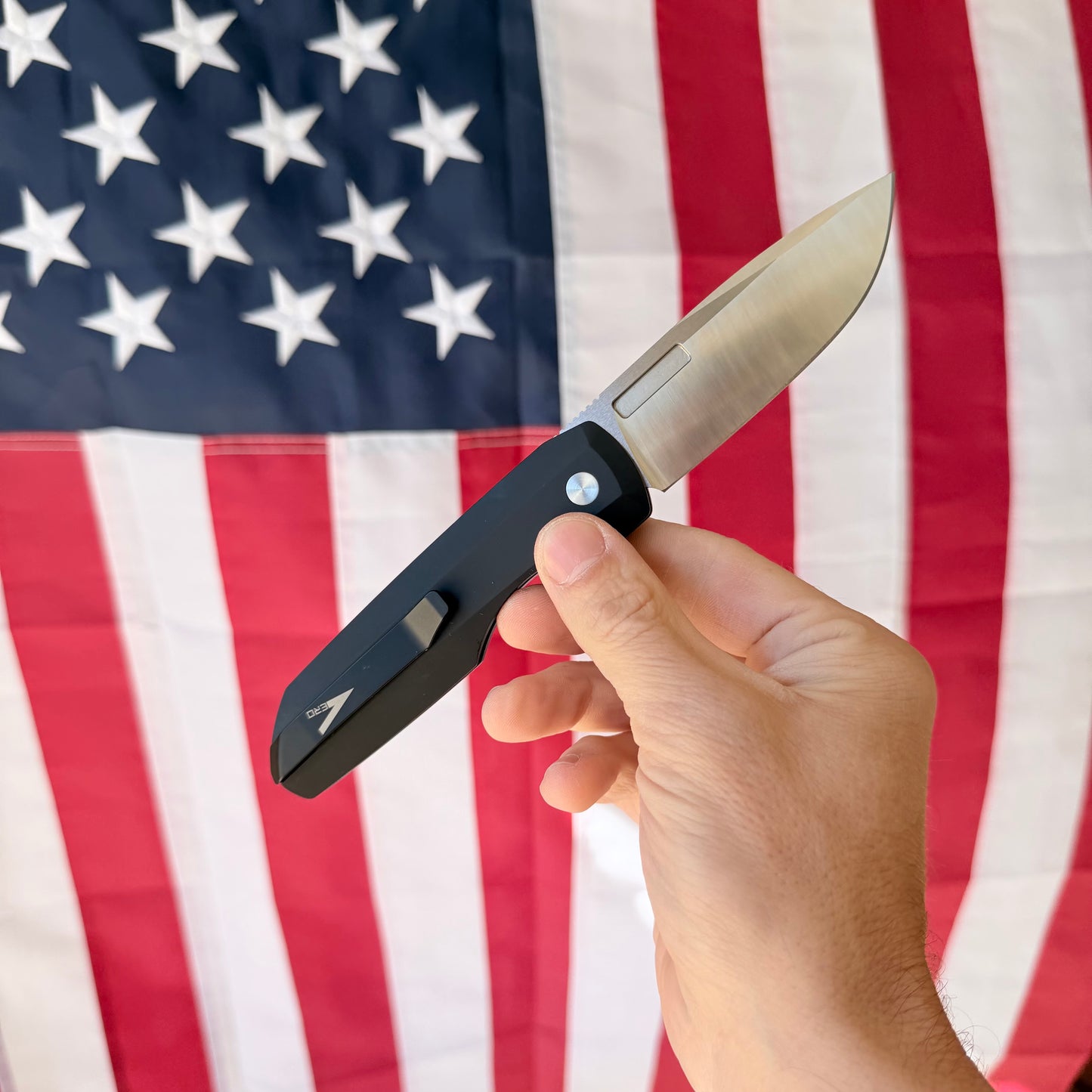 Vero Synapse Design – Blue Linen Micarta Handle, MagnaCut Blade – Made in USA (VERO1210-LTD BLUE LINEN MIC)