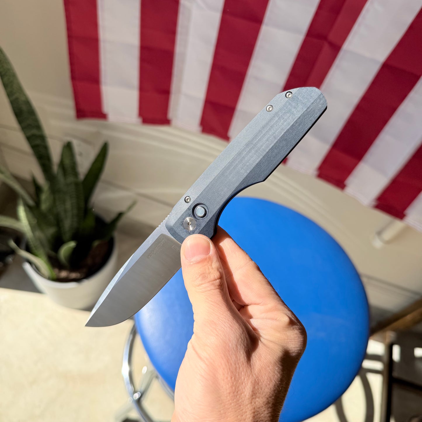 Vero Synapse Design – Blue Linen Micarta Handle, MagnaCut Blade – Made in USA (VERO1210-LTD BLUE LINEN MIC)