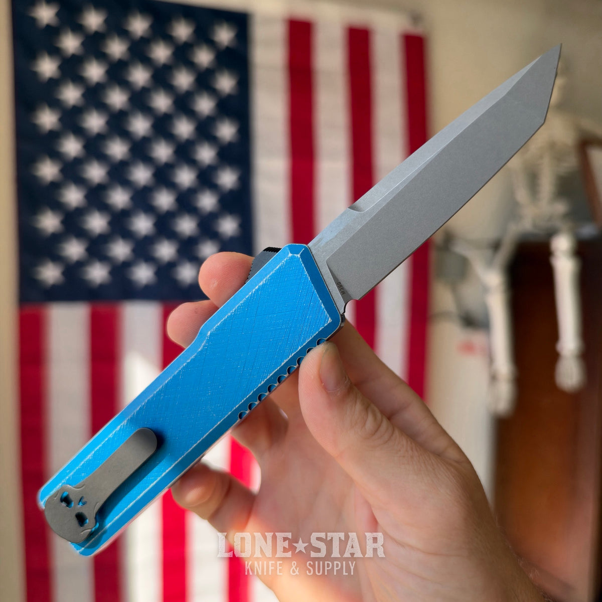 Chaves Dissident OTF Auto, M390 Tanto, Battle Worn Blue Anodized, Nebula Carbon Fiber Inlay, Black PVD Titanium Hardware - Made in USA (CHAVES-DISSIDENT-BW-NEBULA-TANTO)