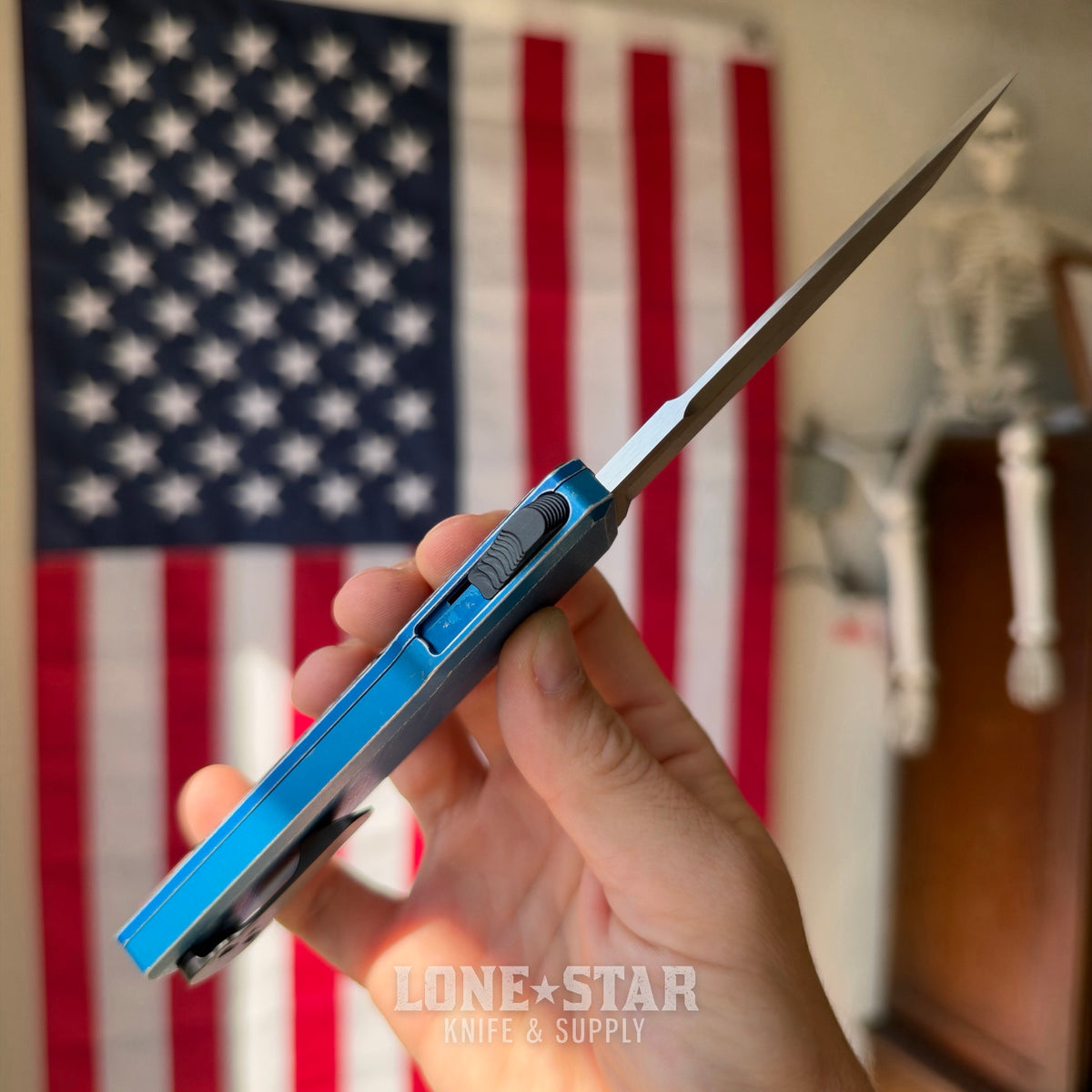 Chaves Dissident OTF Auto, M390 Tanto, Battle Worn Blue Anodized, Nebula Carbon Fiber Inlay, Black PVD Titanium Hardware - Made in USA (CHAVES-DISSIDENT-BW-NEBULA-TANTO)