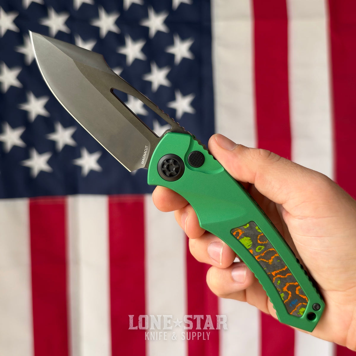 The Back Door: Heretic Pariah Button Lock Manual, 3.75" DLC MagnaCut, Green Aluminum with 80s Camo Carbon Inlays, Serial 008 - Made in USA (H046-6A-TXGRN/80S) (Trade In)