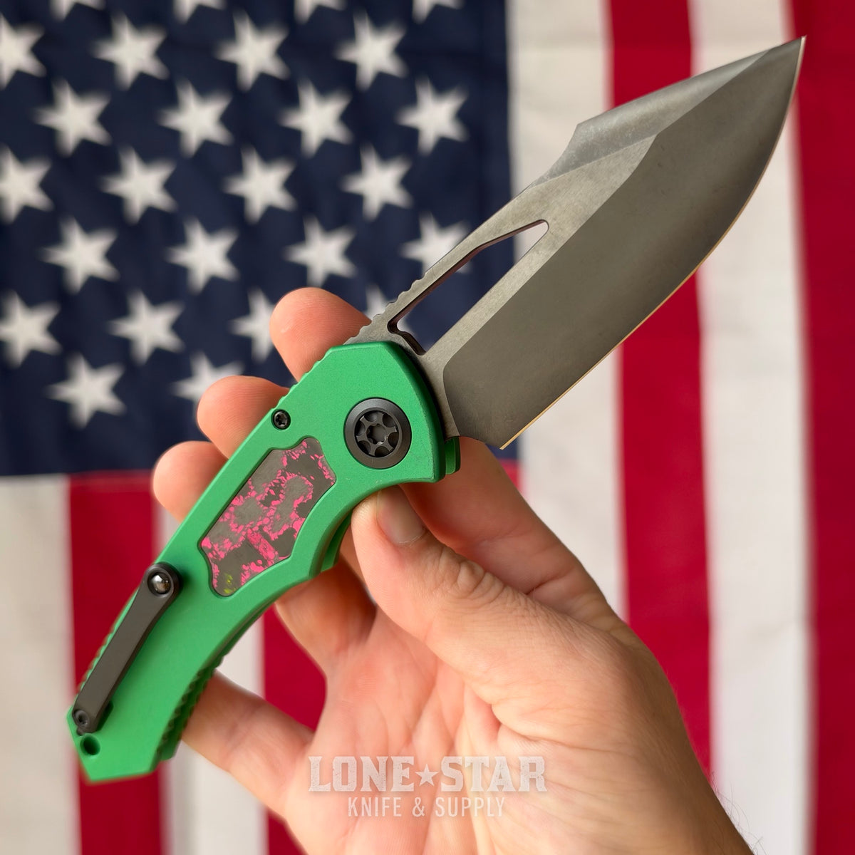 The Back Door: Heretic Pariah Button Lock Manual, 3.75" DLC MagnaCut, Green Aluminum with 80s Camo Carbon Inlays, Serial 008 - Made in USA (H046-6A-TXGRN/80S) (Trade In)