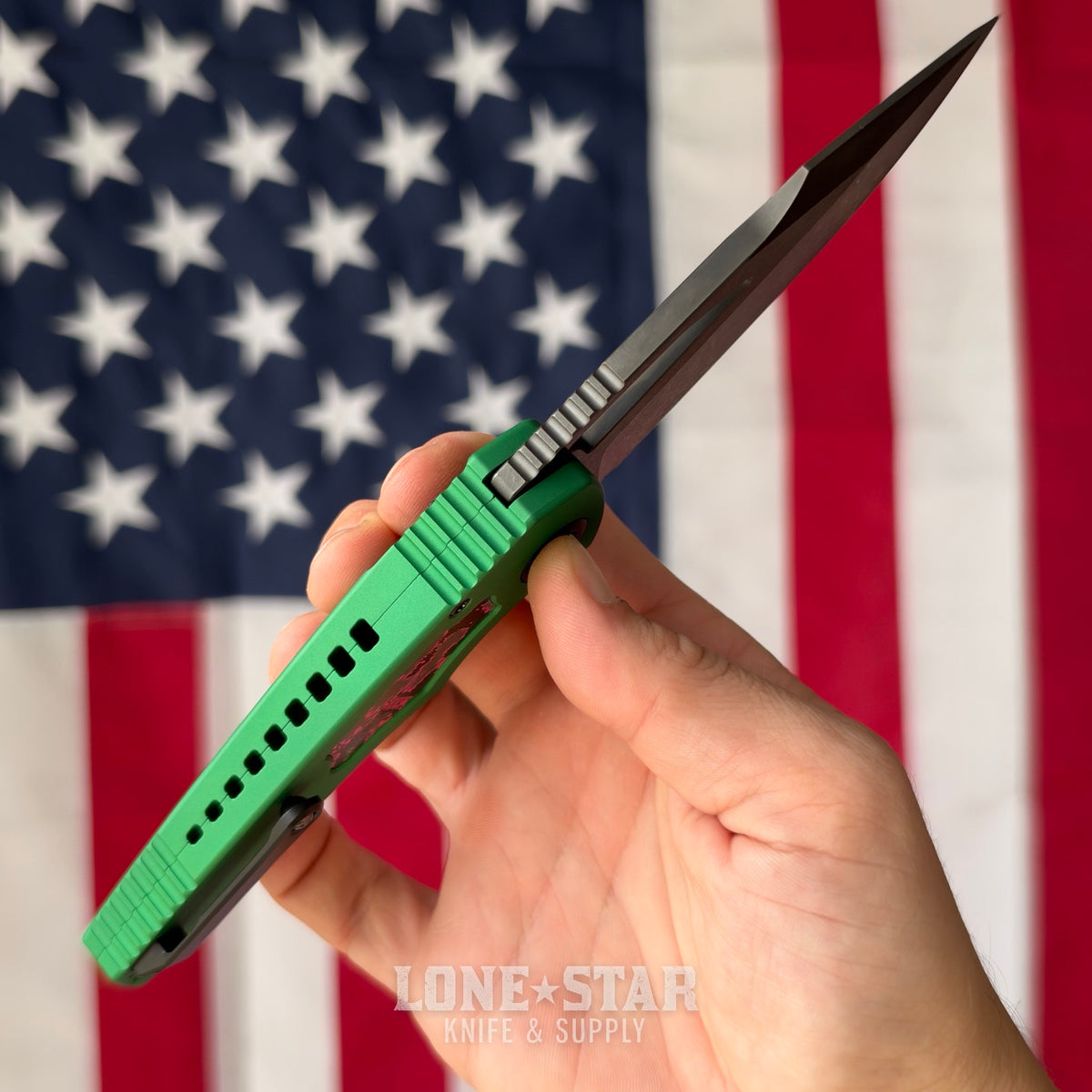 The Back Door: Heretic Pariah Button Lock Manual, 3.75" DLC MagnaCut, Green Aluminum with 80s Camo Carbon Inlays, Serial 008 - Made in USA (H046-6A-TXGRN/80S) (Trade In)