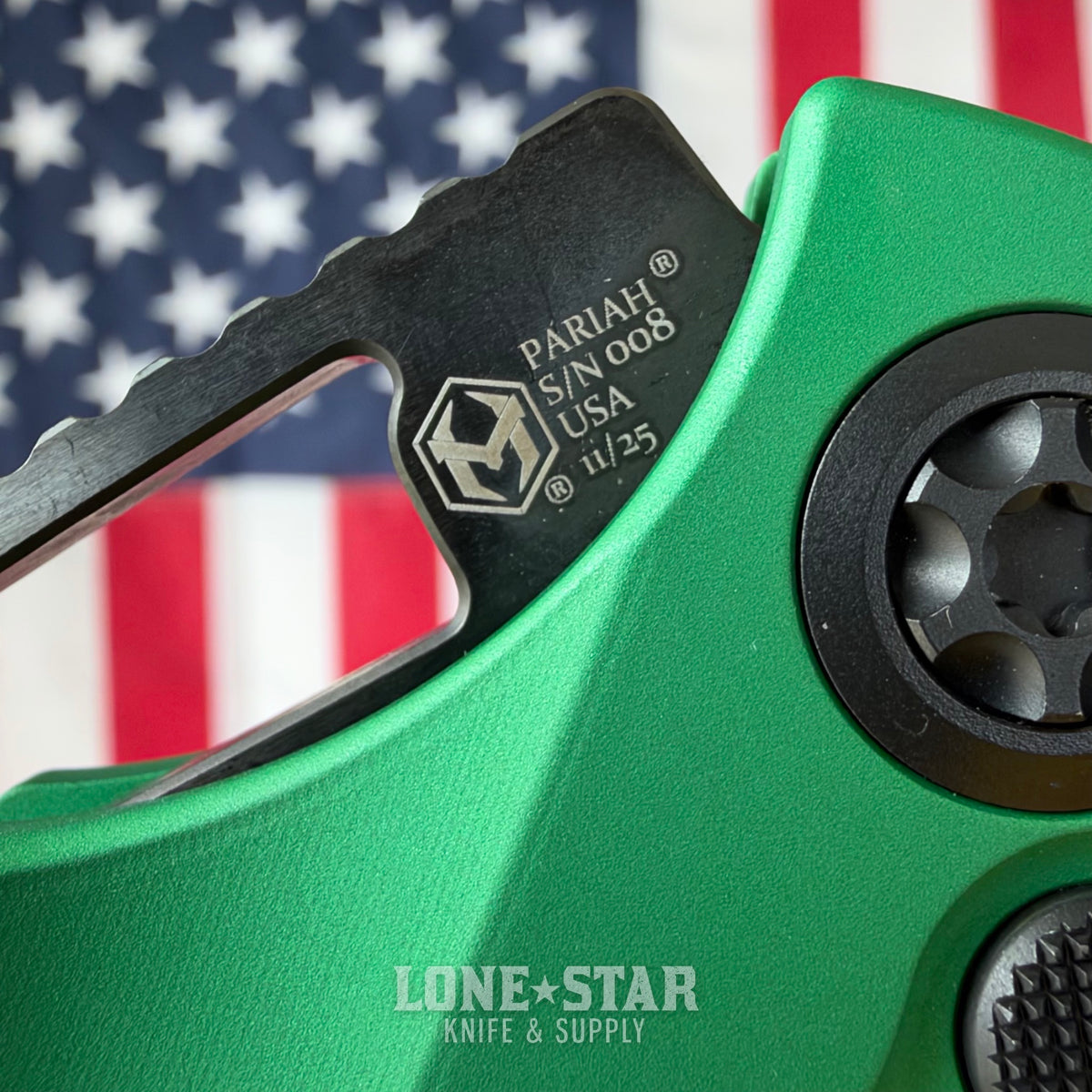 The Back Door: Heretic Pariah Button Lock Manual, 3.75" DLC MagnaCut, Green Aluminum with 80s Camo Carbon Inlays, Serial 008 - Made in USA (H046-6A-TXGRN/80S) (Trade In)