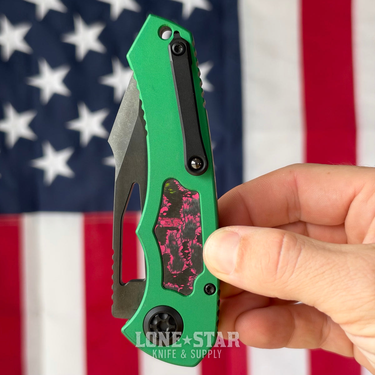 The Back Door: Heretic Pariah Button Lock Manual, 3.75" DLC MagnaCut, Green Aluminum with 80s Camo Carbon Inlays, Serial 008 - Made in USA (H046-6A-TXGRN/80S) (Trade In)