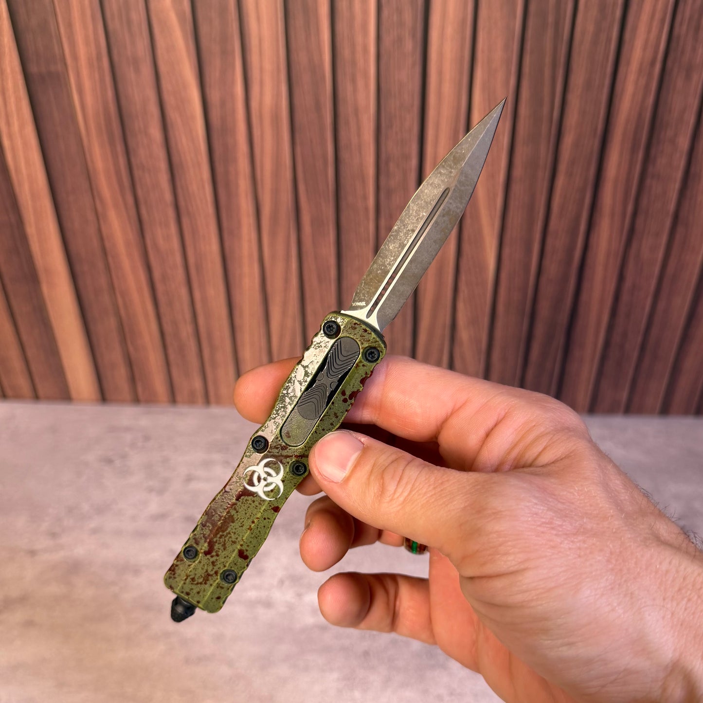 Dirac OTF Outbreak Signature Series, 2.9″ M390MK Blade, Made in USA (225-1OBDS)