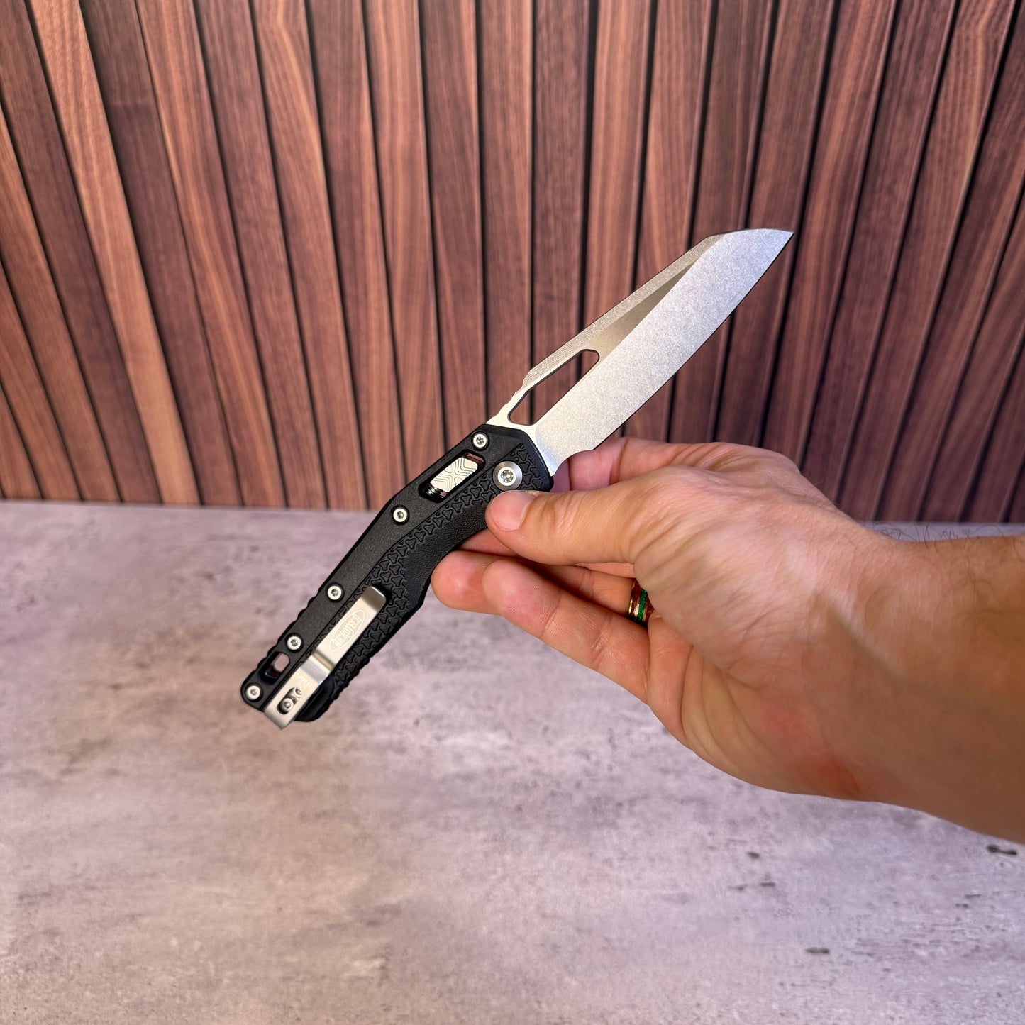 Microtech MSI Black S/E Tri-Grip, 3.9″ M390MK Blade, Made in USA (210T-10PMBK)