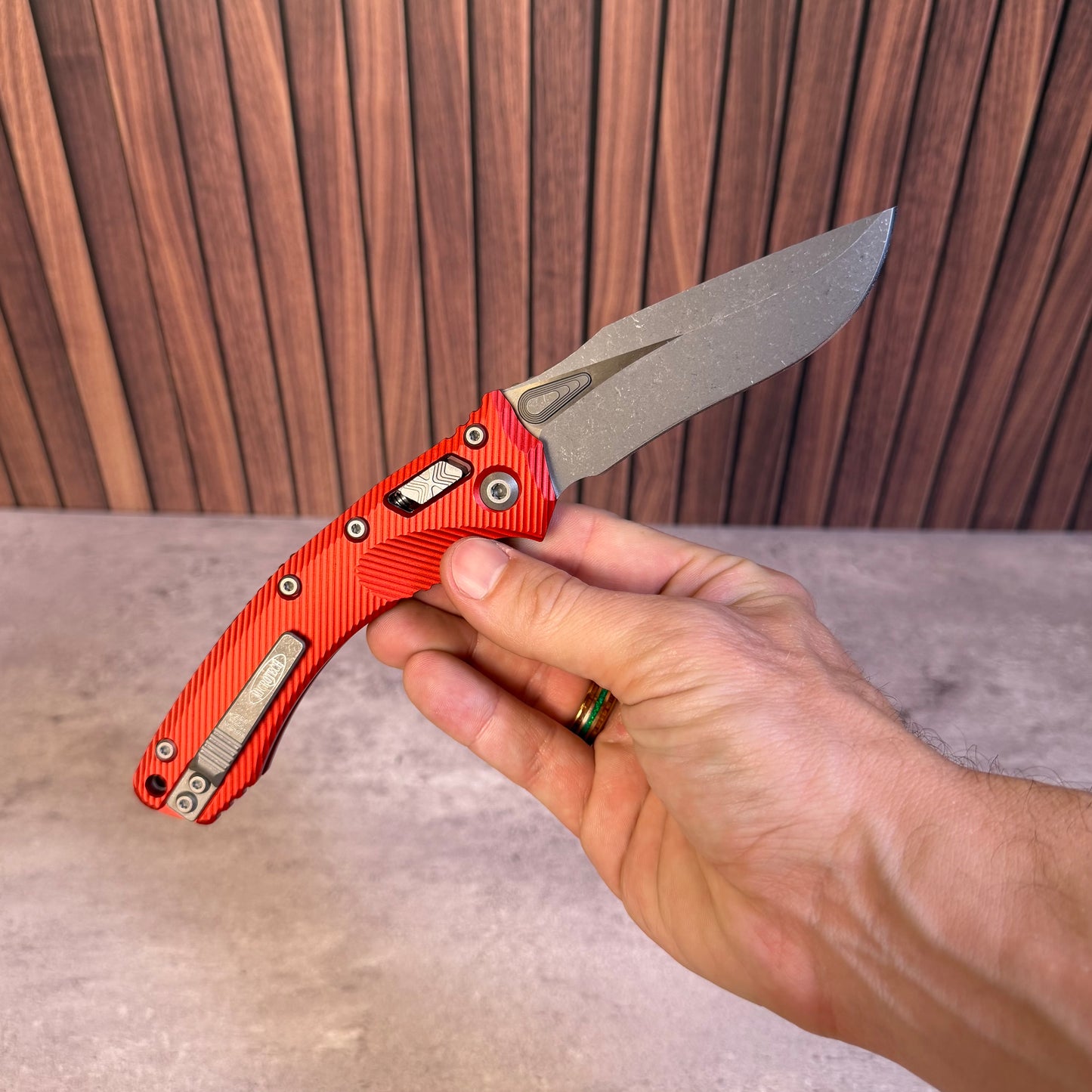 Microtech Amphibian Ram Lok Single Edge, 3.4″ M390MK Blade, Red Aluminum Fluted, Made in USA (131-10FLRD)