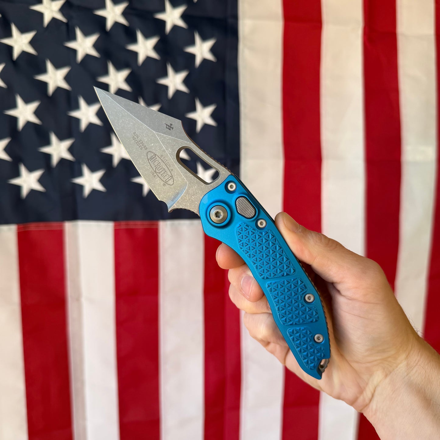 Microtech Auto Stitch Blue Aluminum Apocalyptic, 3.7″ Blade, Made in USA (169-10APBL)
