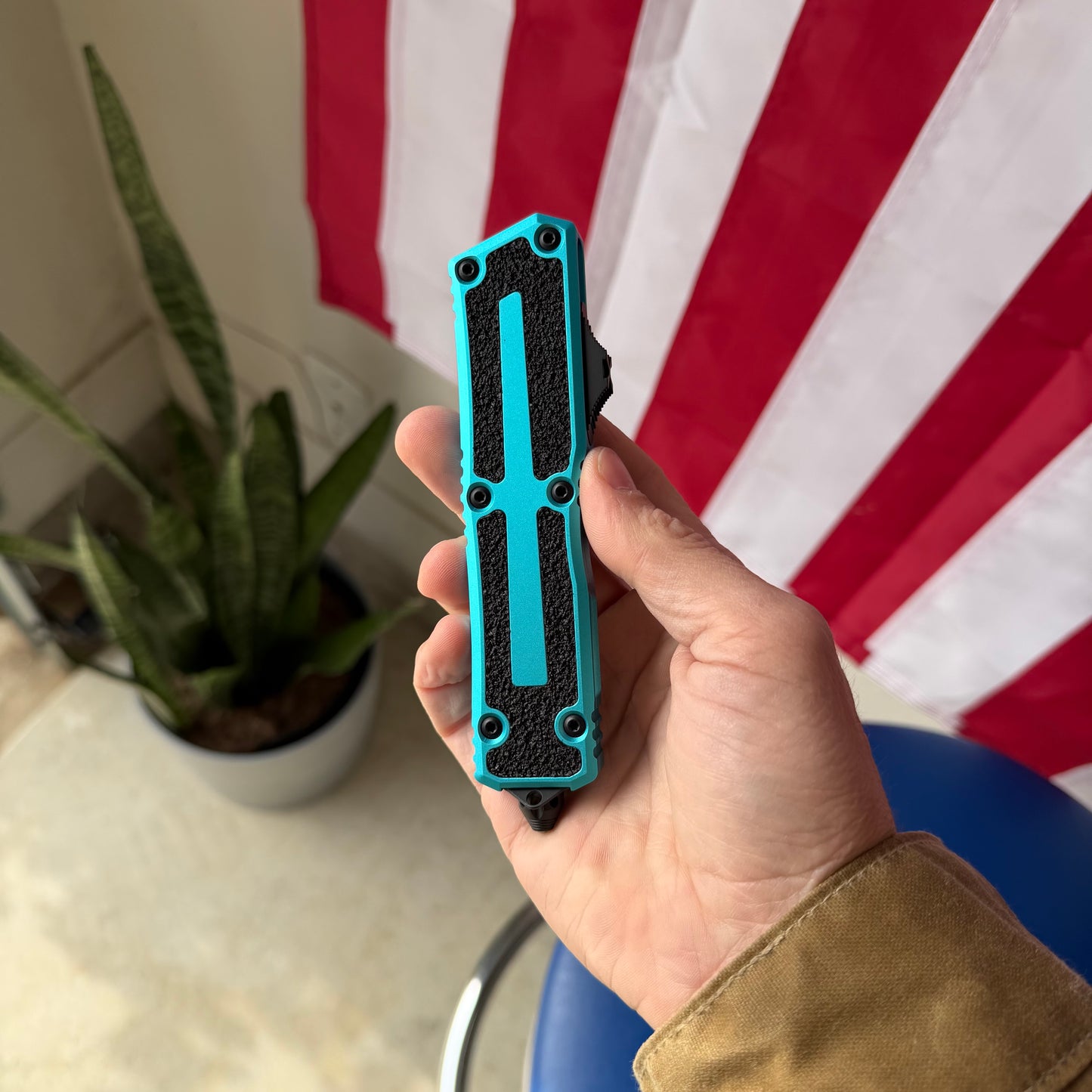 Microtech Scarab II Gen III Turquoise, 3.8 inch M390MK Dagger Blade, Automatic OTF, Made in USA (1180-1TQ)
