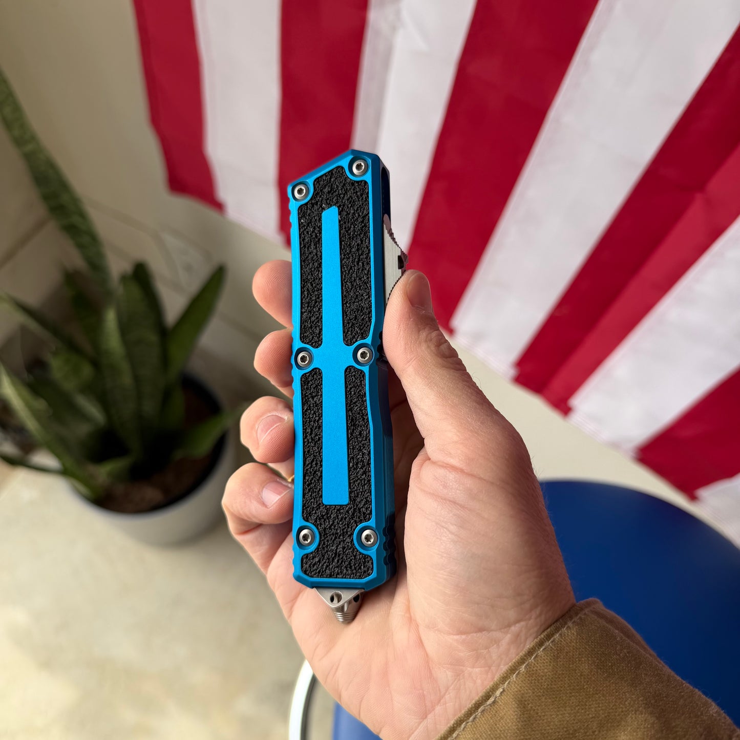 Microtech Scarab II Gen III Blue, 3.8 inch M390MK Dagger Blade, Automatic OTF, Made in USA (1180-10BL)