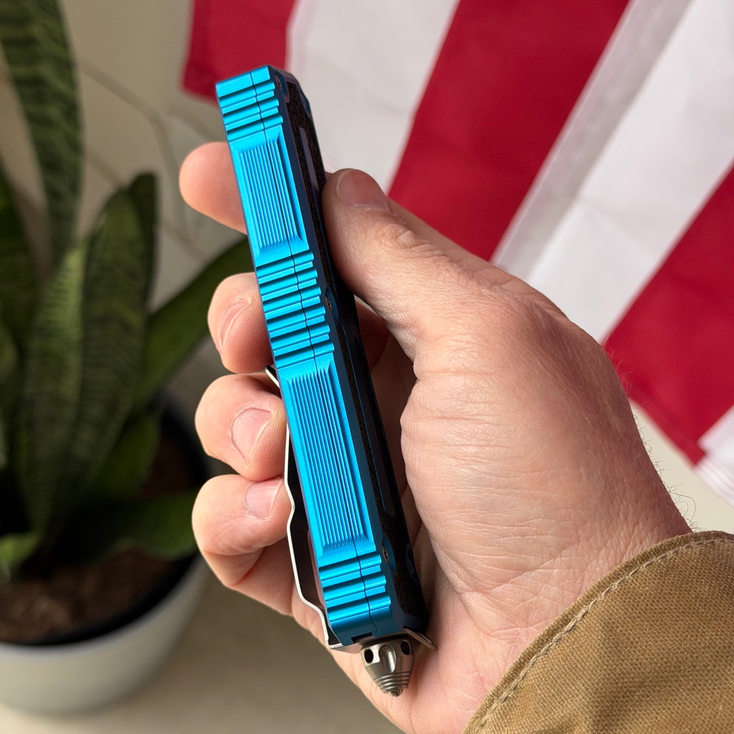 Microtech Scarab II Gen III Blue, 3.8 inch M390MK Dagger Blade, Automatic OTF, Made in USA (1180-10BL)