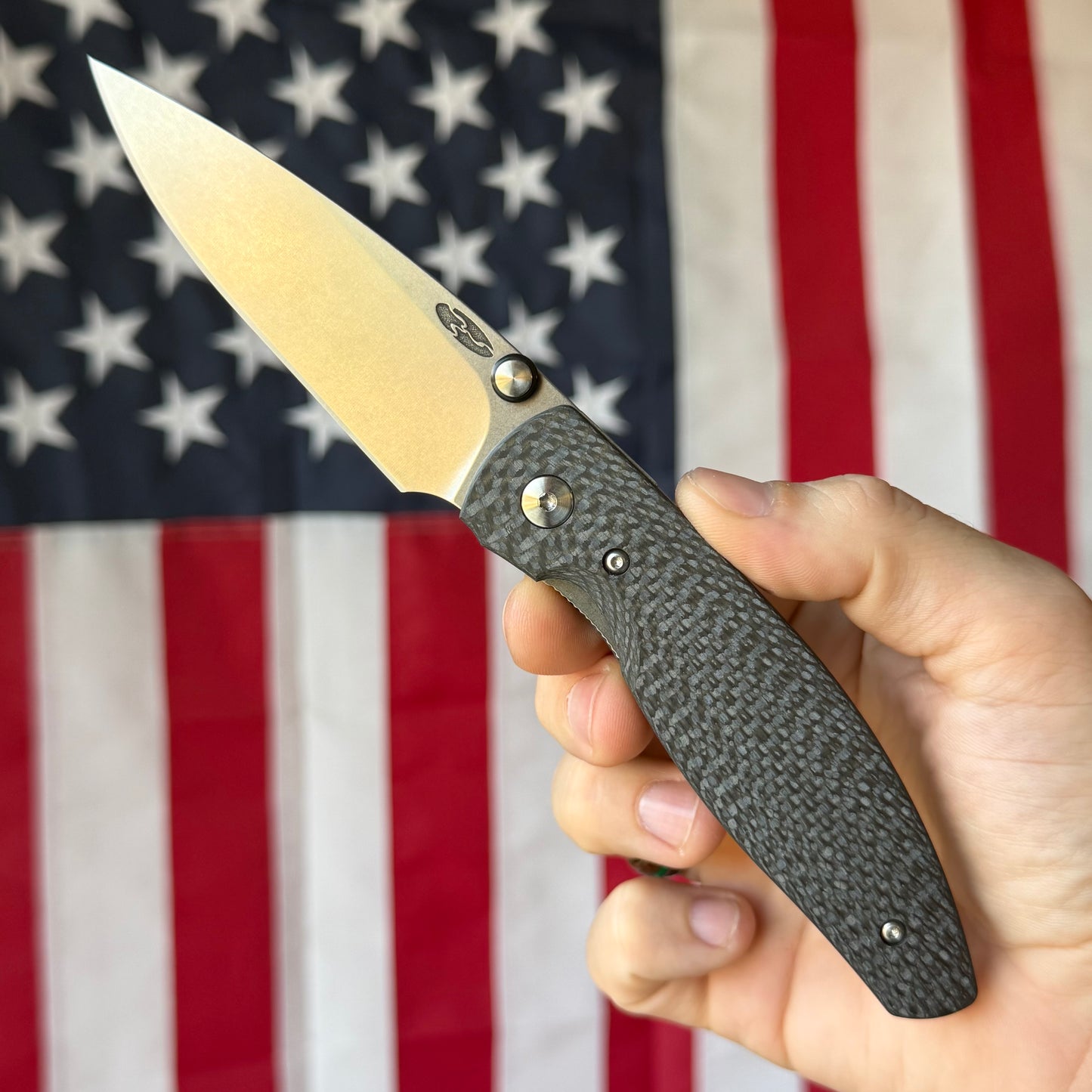 TRM ATOM Liner Lock - CPM-MagnaCut, Carbon Fiber 3D Sunburst, Titanium Liners - Made in USA (DLR-ATM-CF-SB)