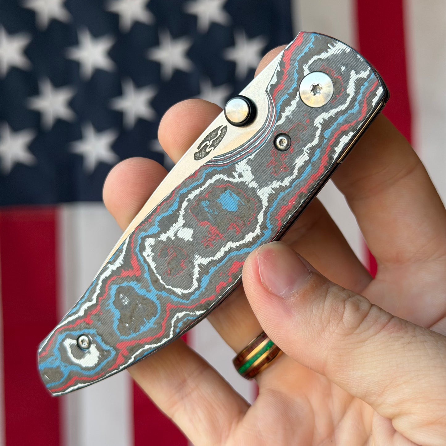 TRM ATOM Liner Lock - CPM-MagnaCut, Star Spangled Fat Carbon 3D, Titanium Liners - Made in USA (DLR-ATM-CC-3D)