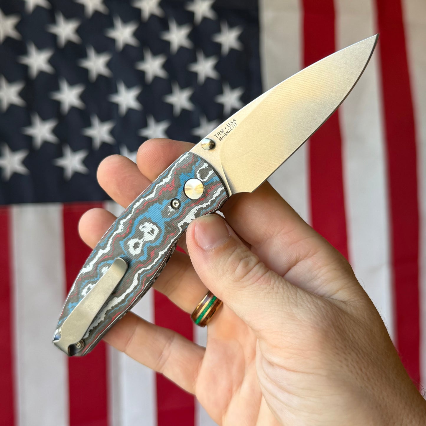 TRM NEUTRON 2 Liner Lock - CPM-MagnaCut, Star Spangled Fat Carbon, Titanium Liners - Made in USA (DLR-N2-CC-3D)