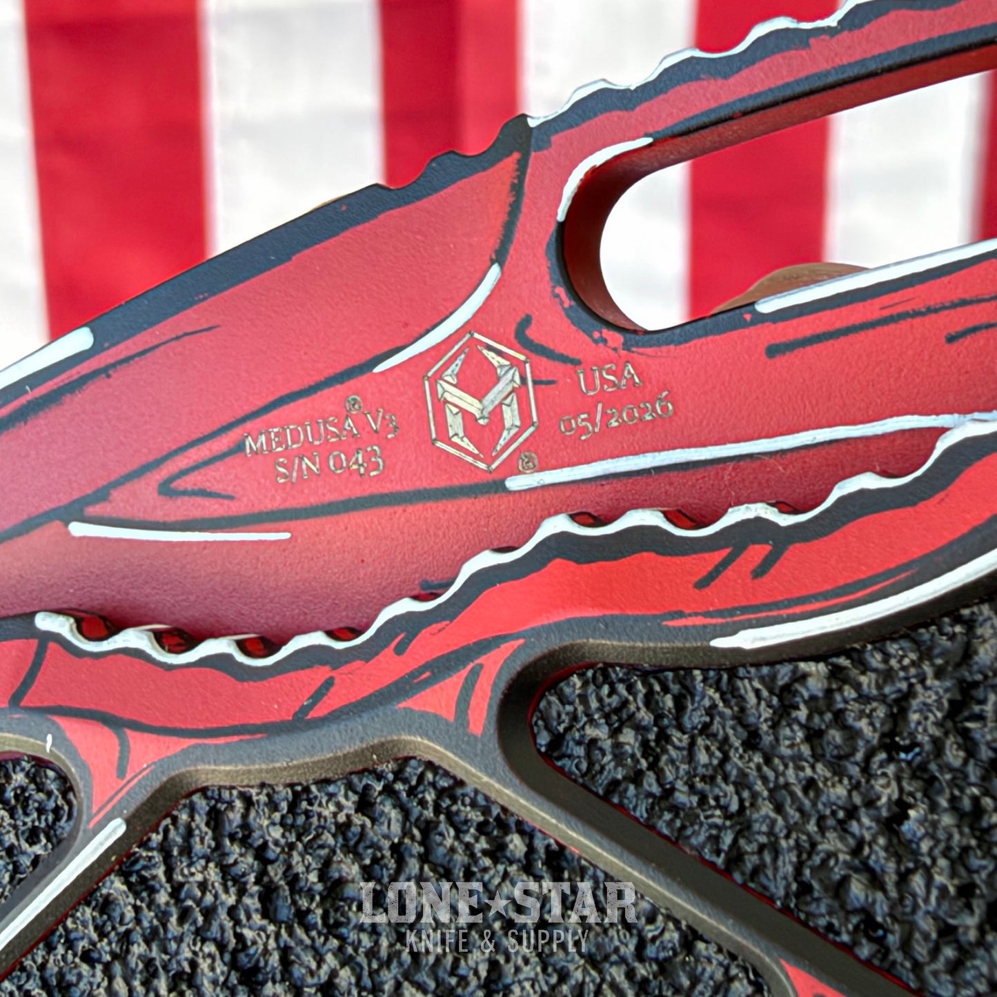The Back Door: Heretic Medusa Manual 3.25" Tanto – Red Cel Shade, MagnaCut, Frame Lock – Made in USA (H009-CS-RD) (Return)