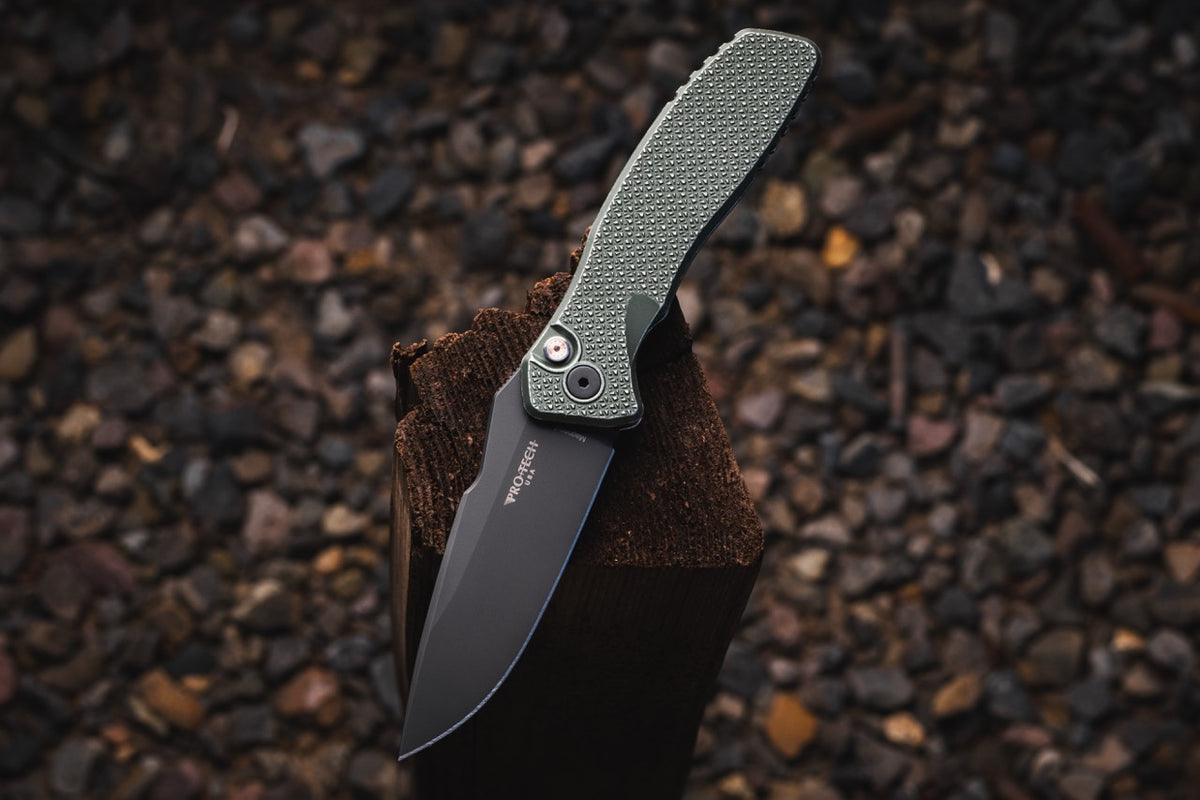 Pro-Tech Pallas Auto, Spartan Blades Collab, 3.7" DLC MagnaCut, Carbide Textured Battleworn Green Aluminum, CCKS Fall 2026 - Made in USA (CCKSF26.Pallas.1)