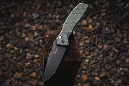 Pro-Tech Pallas Auto, Spartan Blades Collab, 3.7" DLC MagnaCut, Carbide Textured Battleworn Green Aluminum, CCKS Fall 2026 - Made in USA (CCKSF26.Pallas.1)