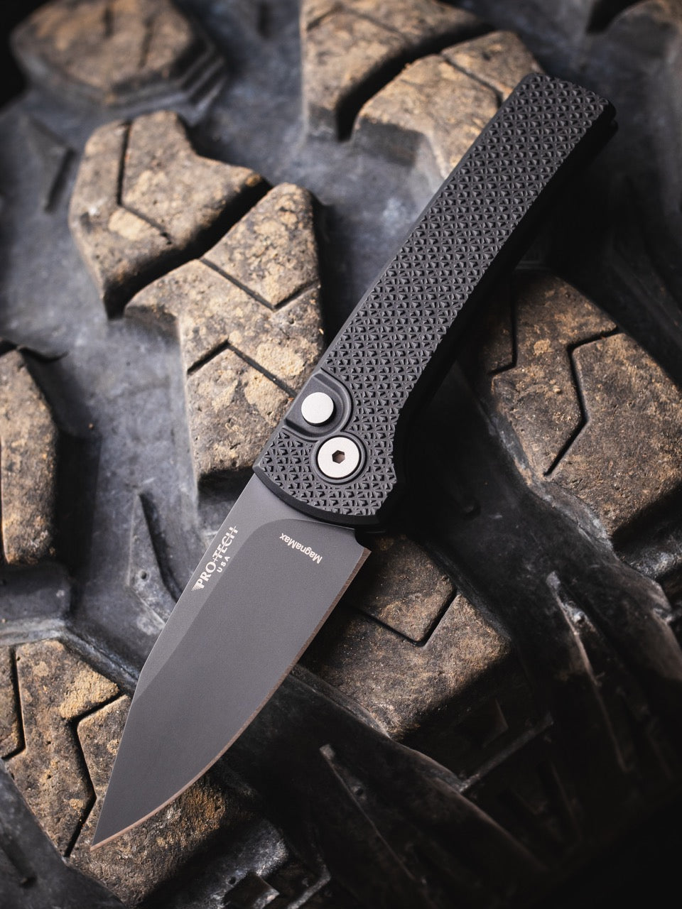 Pro-Tech Scapegoat Compact Auto - Black Aluminum, DLC CPM-MagnaMax - Made in USA (RCS1106)