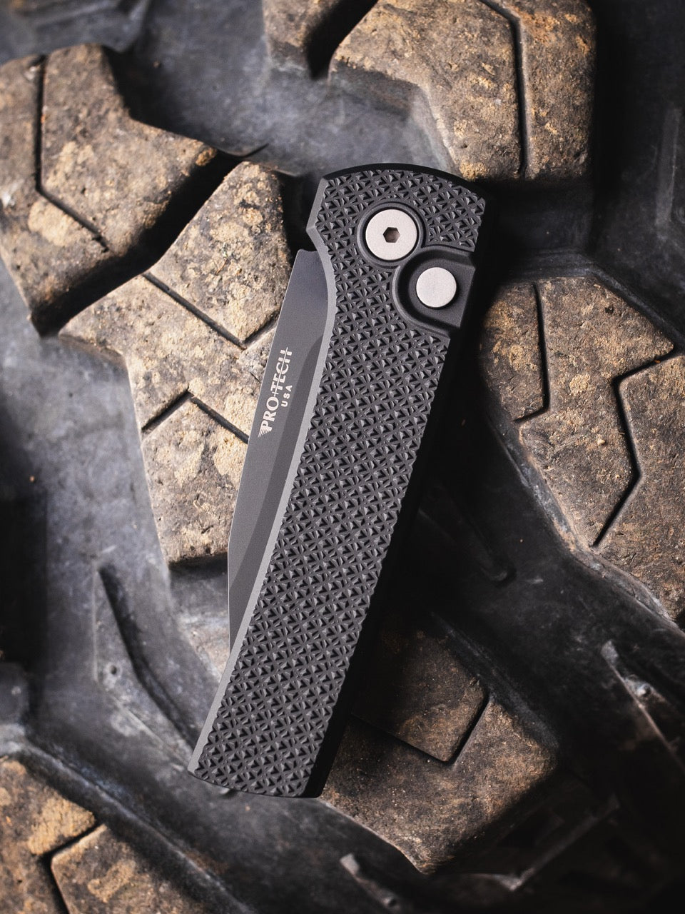Pro-Tech Scapegoat Compact Auto - Black Aluminum, DLC CPM-MagnaMax - Made in USA (RCS1106)