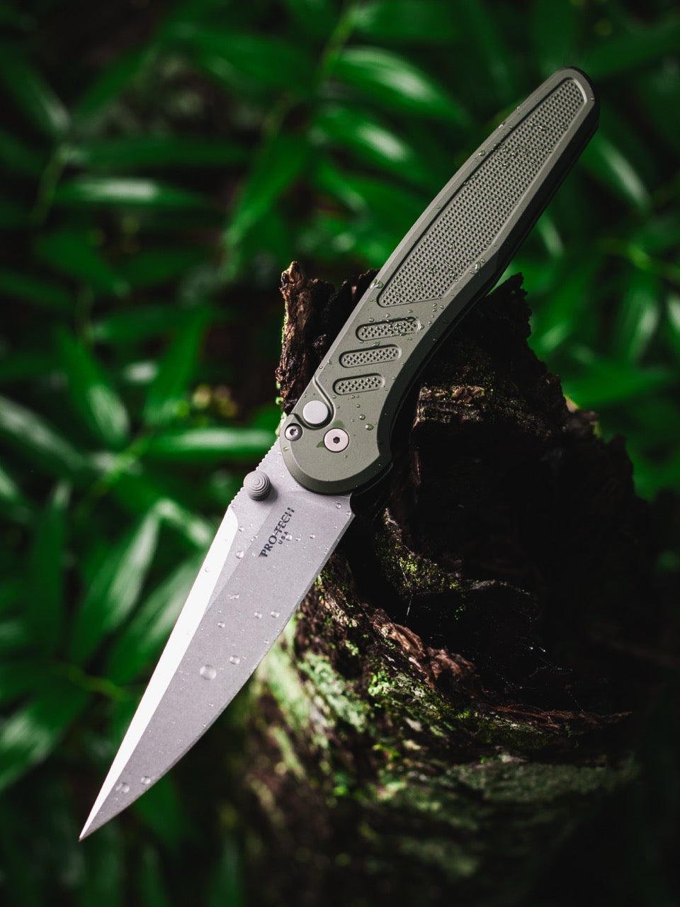 Pro-Tech Avalon - Green Knurled Aluminum, CPM-MagnaCut Manual - Made in USA (PN1101-Green)