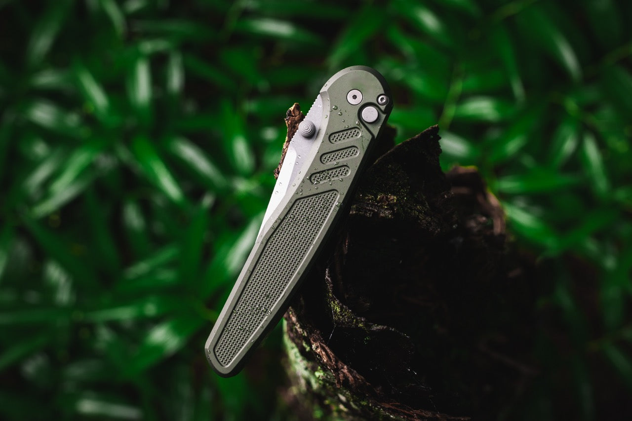 Pro-Tech Avalon - Green Knurled Aluminum, CPM-MagnaCut Manual - Made in USA (PN1101-Green)