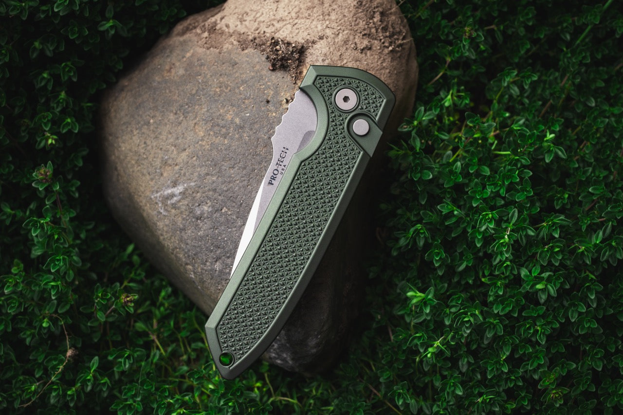 Pro-Tech Rockeye Auto - Green Aluminum, CPM-MagnaCut - Made in USA (LG3105-Green)