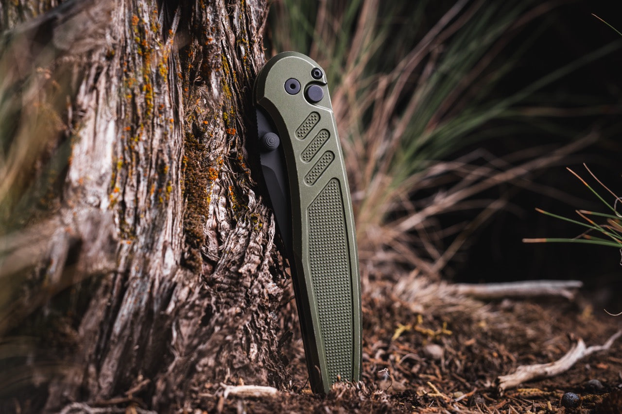 Pro-Tech Avalon - Battleworn Green Knurled Aluminum, DLC CPM-MagnaCut, Thumb Stud - Made in USA (PN1103-BW Green)