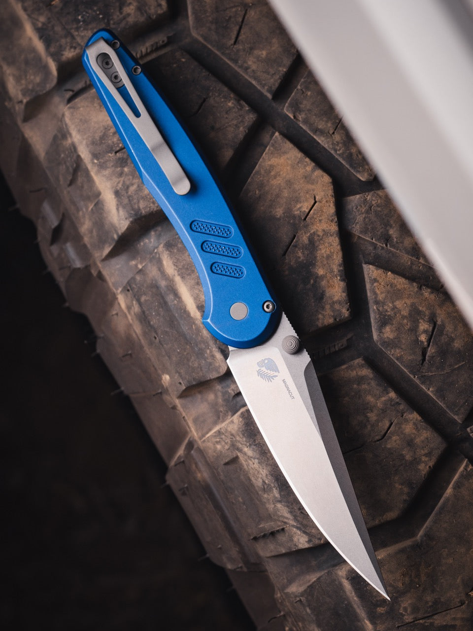 Pro-Tech Avalon - Battleworn Blue Aluminum, CPM-MagnaCut Manual - Made in USA (PN1101-BW Blue)