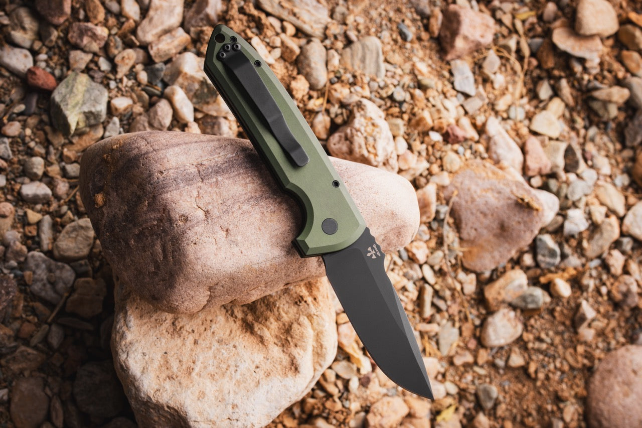 Pro-Tech Rockeye Auto 3.375" – Solid Green Aluminum, DLC Black MagnaCut, Les George Design – Made in USA (LG3103-Green)