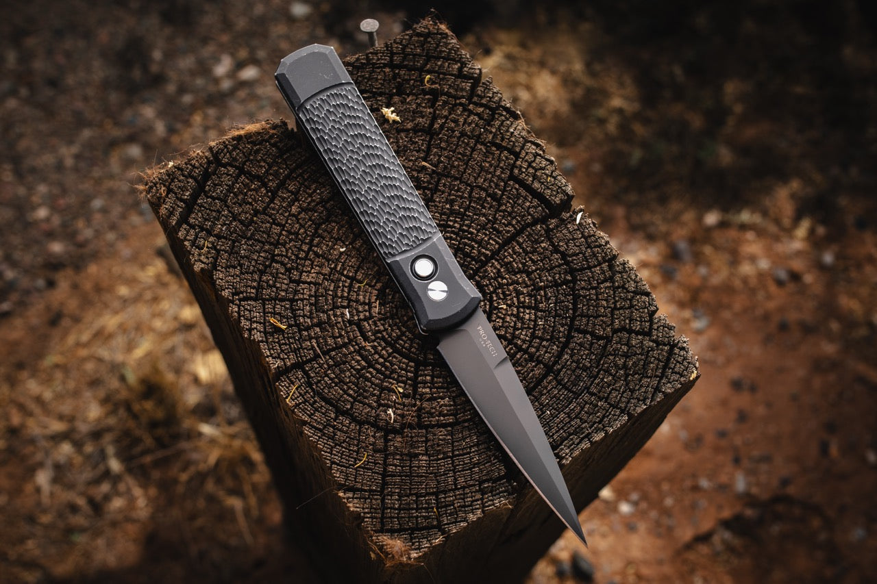 Pro-Tech Godfather 4" Auto – Left-Handed, Battleworn Jigged Black, DLC Blade, Black Lip Pearl Button – Limited – Made in USA (926-LHBW LTD)